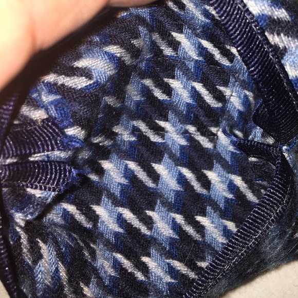 Pendleton Houndstooth Wool Travel-pack Tissue Holder. - Picture 5 of 5